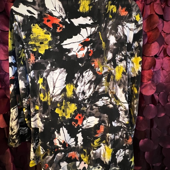 Ladies top - Picture 4 of 4